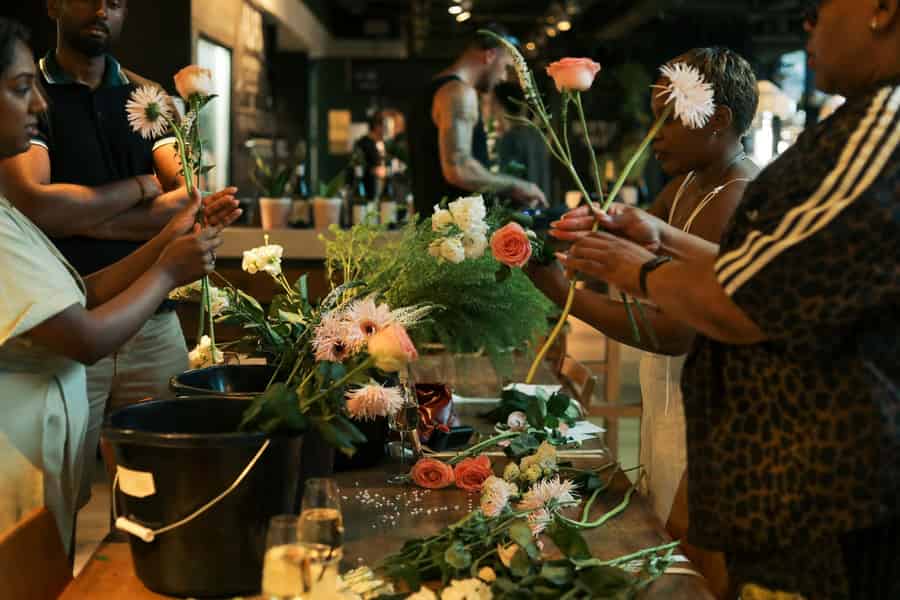 East London: Sip & Bouquet-Workshop mit Prosecco. Foto: GetYourGuide