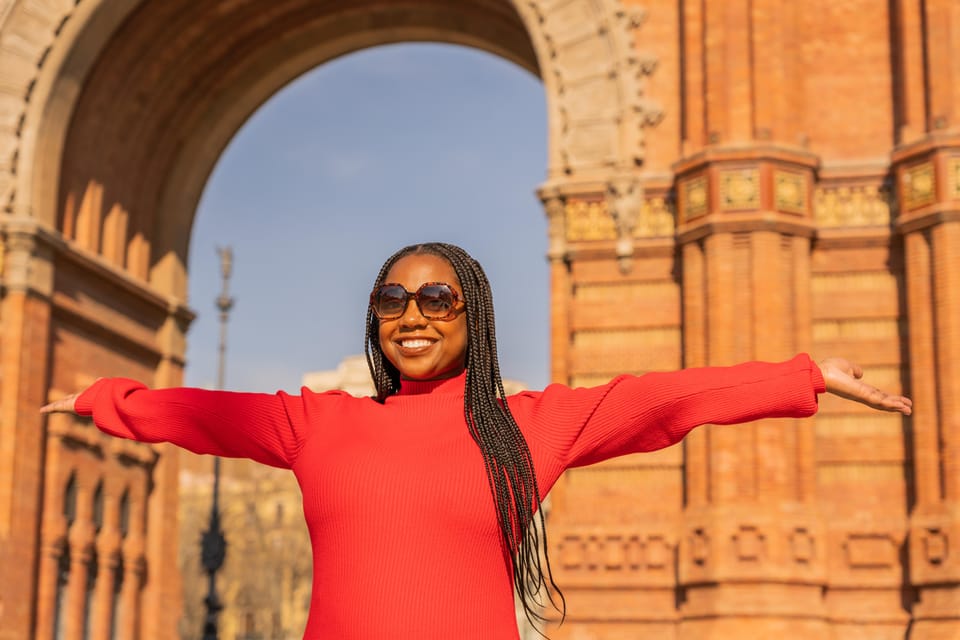 Barcelona, Private Photoshoot at Arc de Triomf - Housity