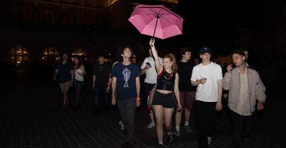 Krakow: Pub Crawl 1H Open Bar, VIP Entry & Welcome Shots