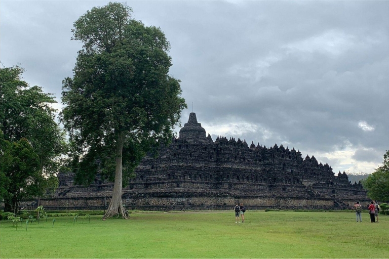 Borobudur All Access & Prambanan Guided Tour with Entry Fees (visite guidée de Borobudur et Prambanan avec droits d'entrée)