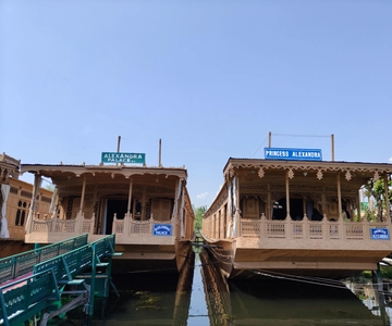 Kashmir Houseboat Tour Package for 3 Days