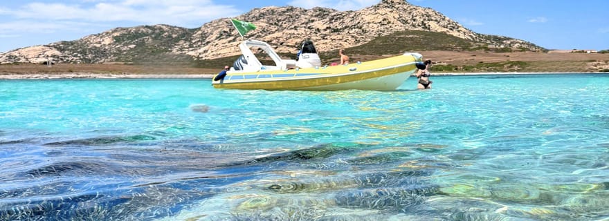 Au départ de Stintino : excursion d'une demi-journée en bateau pneumatique à l'Asinara avec apéritif
