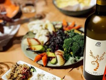 Premium Tour of Olympia: Wine & Dine Retreat