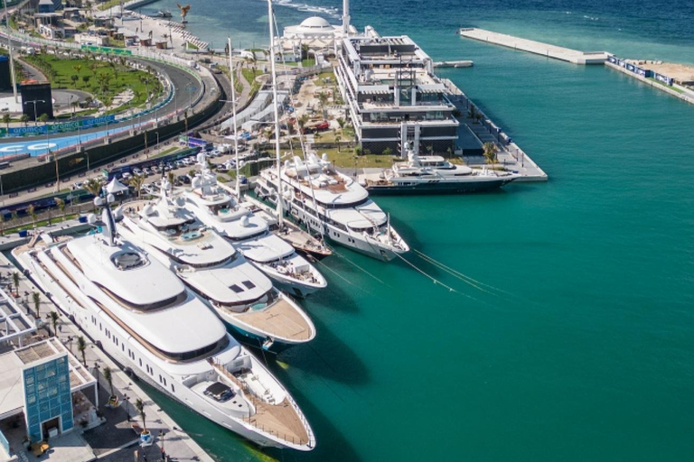 جدة: جولة إرشادية في المدينة القديمة والكورنيش والمسجد العائمجدة: يوم كامل خاص وفخم.