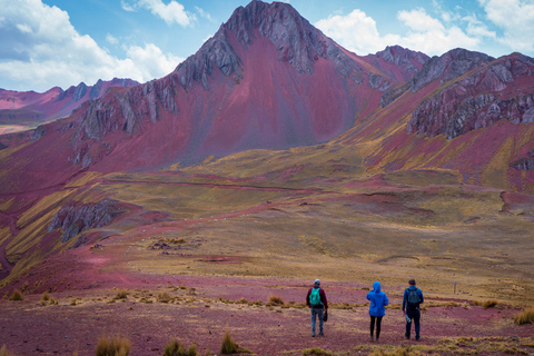 Cusco: Pallay Punchu Rainbow Mountain Full-Day Tour & Meals