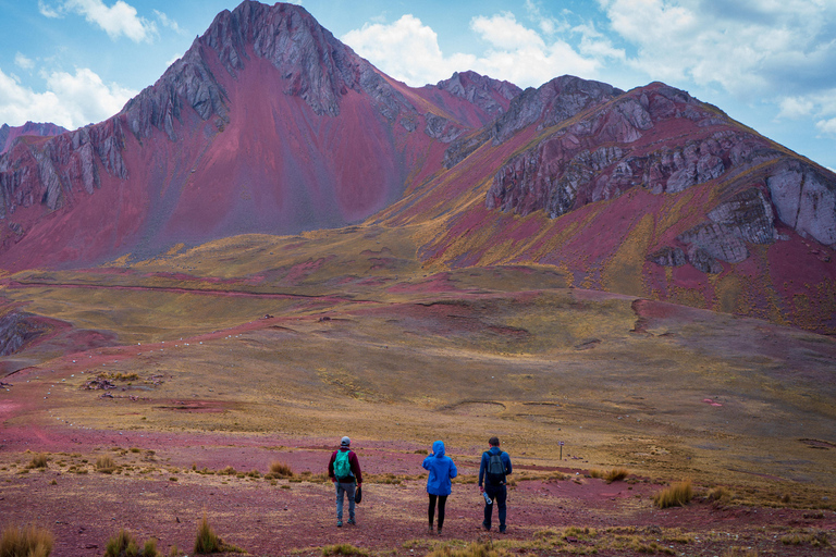Cusco: Pallay Punchu Rainbow Mountain Full-Day Tour & Meals