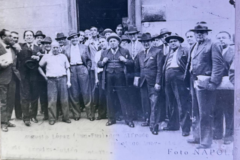 Montevideo: Tango class at the historic Baar Fun Fun, since 1895