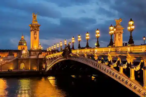 Paris: Illuminated Walking Tour