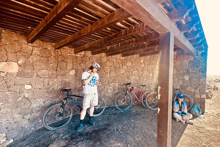 Fuerteventura: Corralejo Town & Sand Dunes Guided Bike Tour