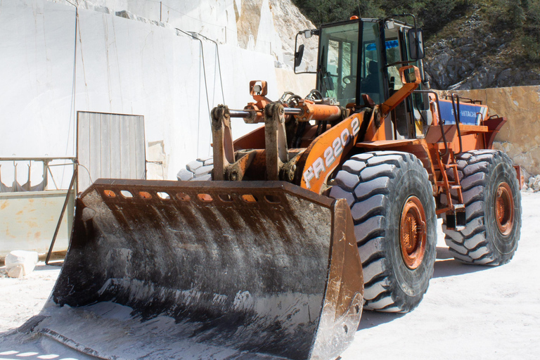 Carrara: Michelangelo Quarries and Carrara Art Studios Tour