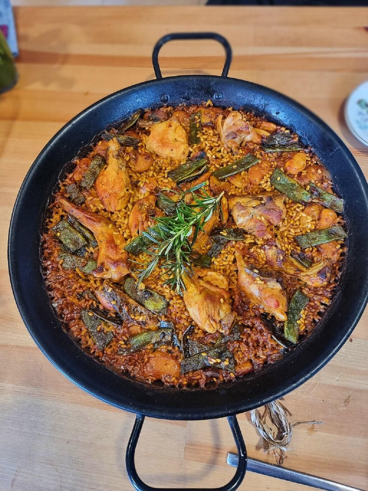 Nur für Sie: privater Paella-Kochkurs … (auch bei Ihnen zu Hause) …