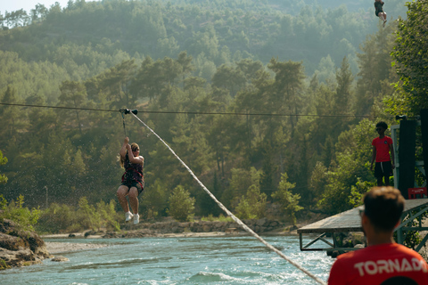 Sida: Privat rafting, zipline, fyrhjuling eller buggy med lunchPrivat forsränning, ziplining, fyrhjuling/ buggy med gemensam upphämtning