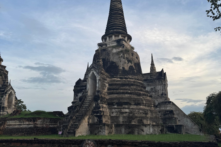 Ayutthaya Highlights: Private Day Tour (Customizable) Private tour with English speaking Guide (Sedan 1-4)