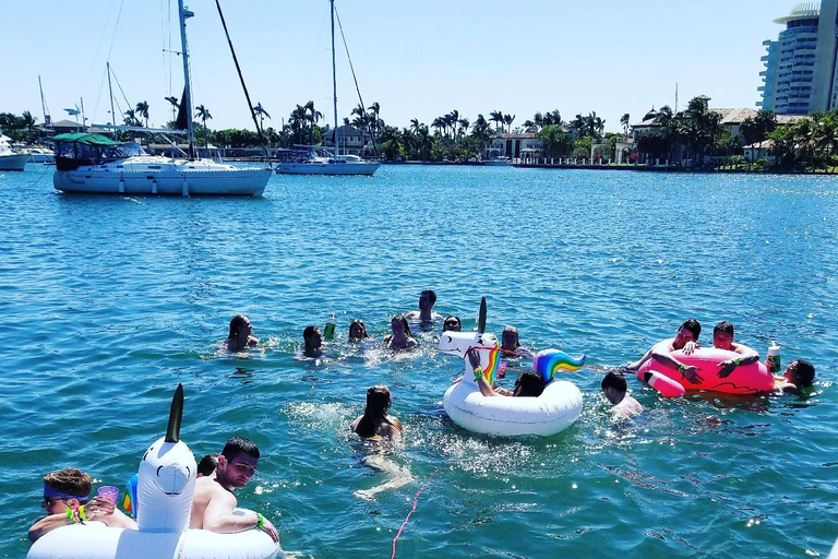 Fort Lauderdale: Scenic Boat Trip w/ Swim Stop & Inflatables