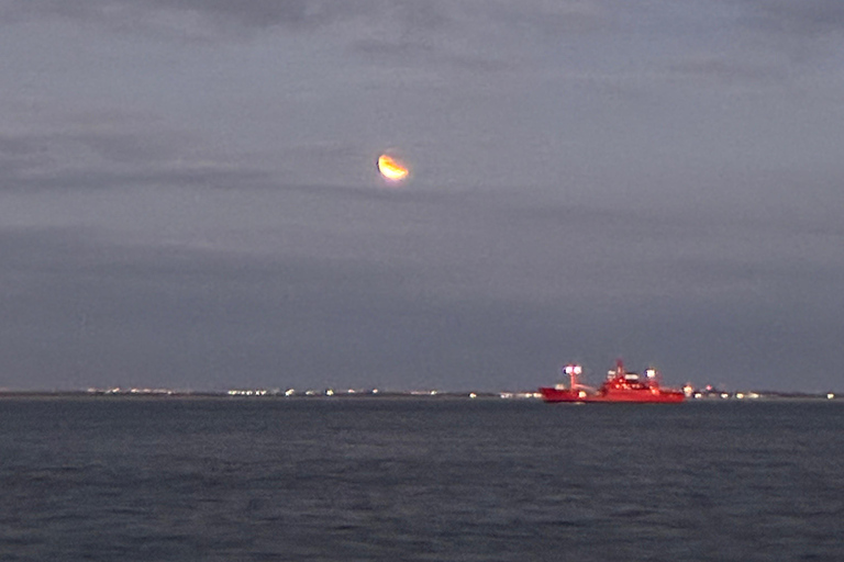 Lisbon: Solar Eclipse & Sunset Sailing Experience with Wine