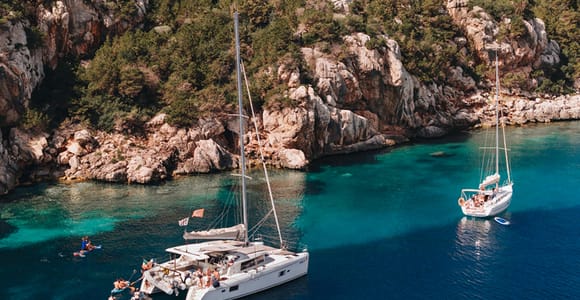 Alghero: Sailing catamaran day trip with lunch