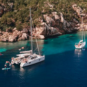 Alghero: Segelnder Katamaran Tagesausflug mit Mittagessen