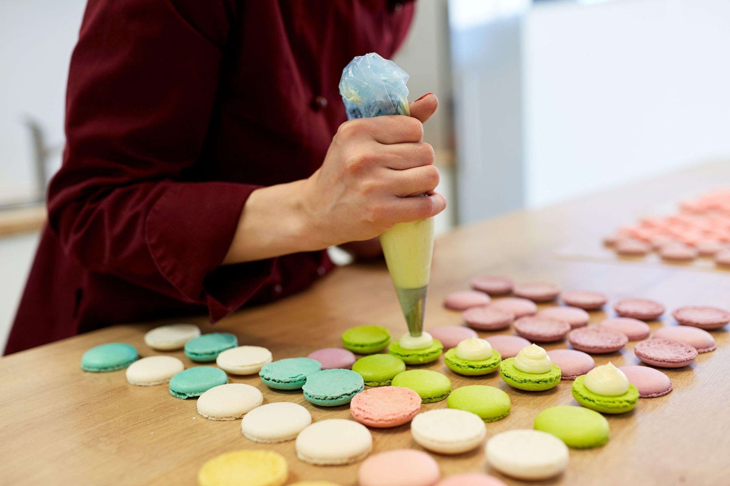 Boston: Unterhaltsamer Macaron-Backkurs in einer örtlichen Craft-Destillerie