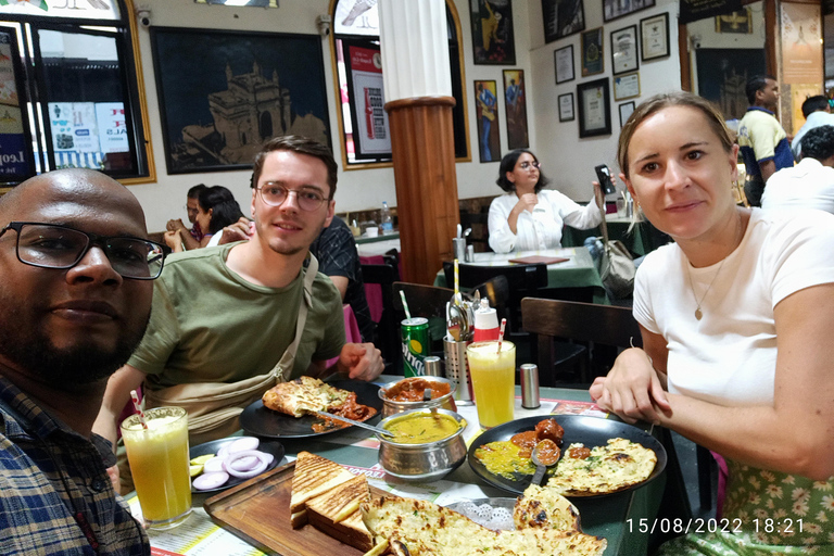 Mumbai erleben: Exklusive Tag/Nacht Tour mit feinem EssenEntdecke Mumbai: Private Tag- oder Nachttour ohne Essen