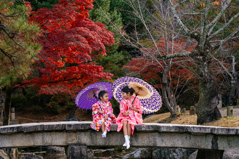 Kyoto: Private Kimono Photoshoot for Couples and Solo
