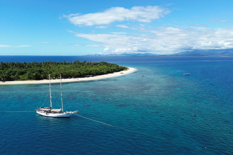 Fiji: Captain Cook Cruises - Day and Dinner Combo