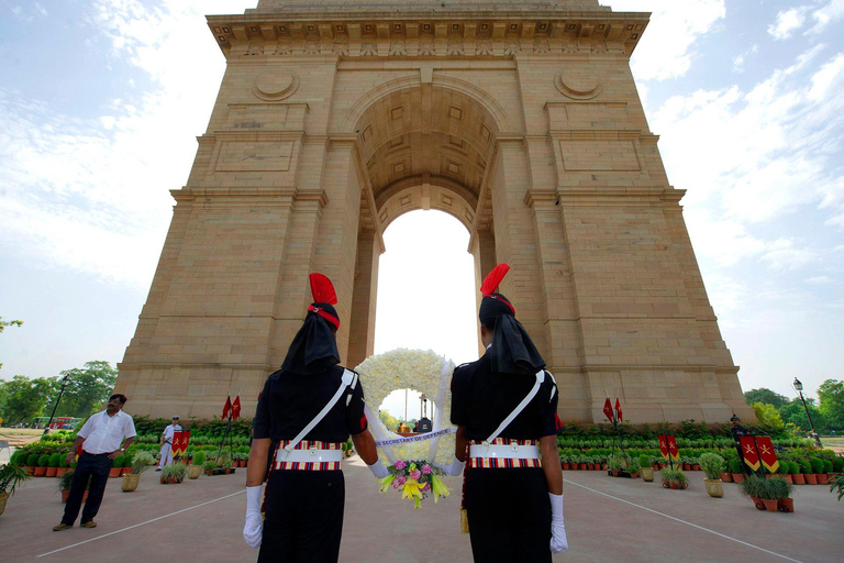Delhi: India Gate & National War Memorial Walking Tour Walking Tour with Meeting Point