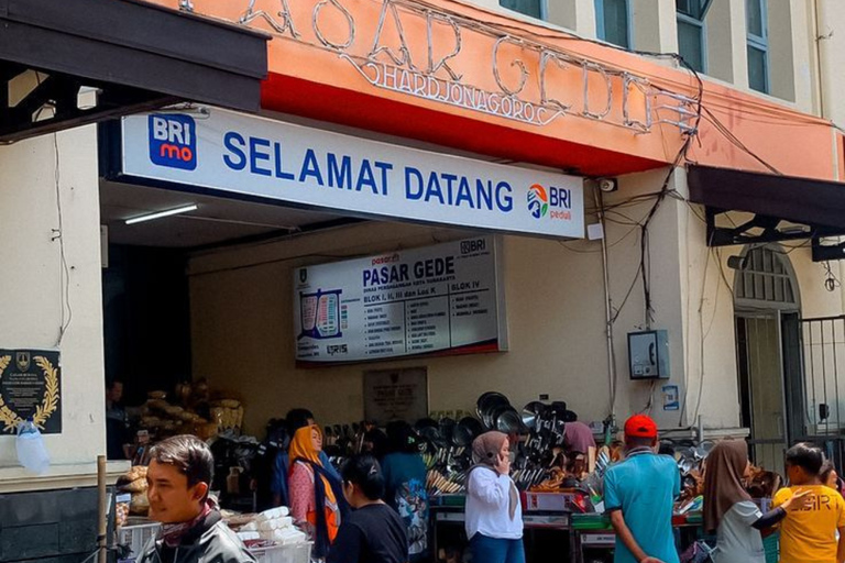 Surakarta : Full-Day Highlights Tour – All Inclusive Surakarta : Full-Day Highlights Tour - All Inclusive