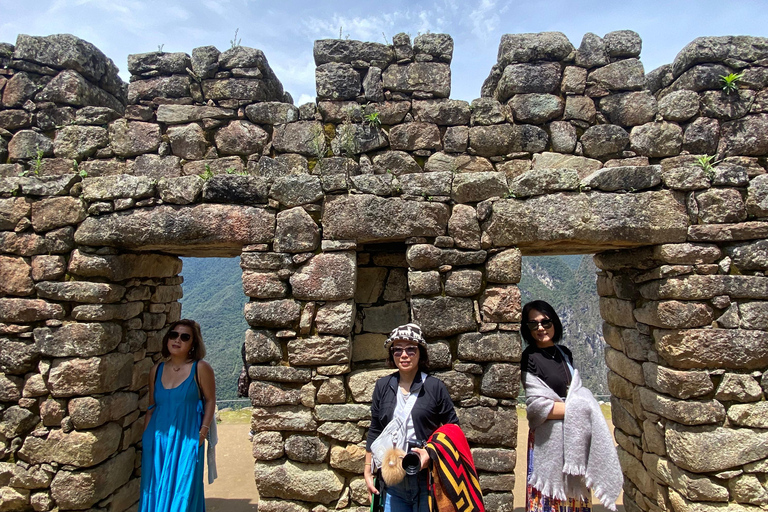 From Aguas Calientes: Machu Picchu guided tour with tickets