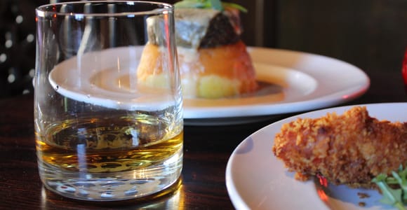 Edinburgh: Whisky Tasting in one of the oldest pubs
