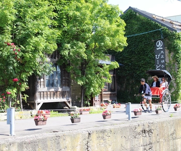 Otaru: Private Otaru Sightseeing Tour by Rickshaw