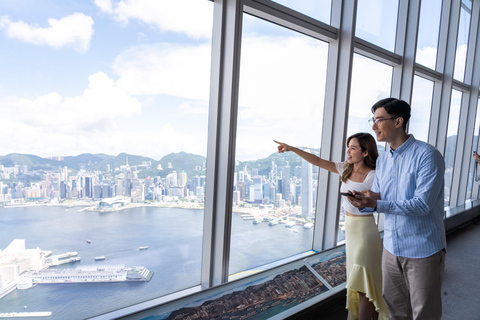 Hong Kong : pont d&#039;observation du sky100 et bus à arrêts multiples (Hop-on, Hop-off Bus)