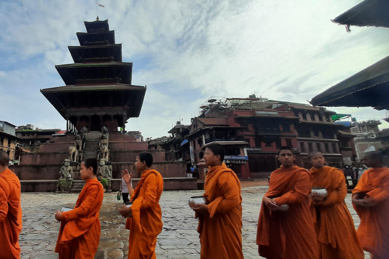 Katmandu: Nagarkot Sunrise &amp; Bhaktapur Durbar UNESCO Tour