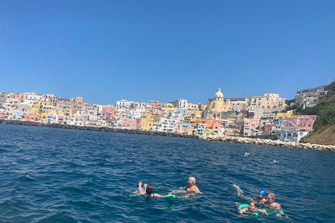 De Sorrento: Passeio de barco particular em Ischia e ProcidaPartida de Sorrento