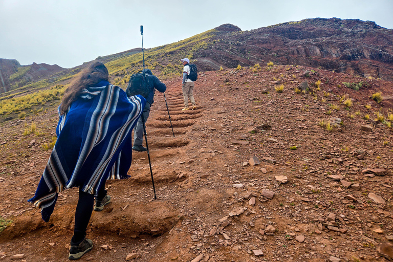 From Cusco: Pallay Poncho Easy Hike with Lunch Pallay Poncho Easy Hiking Adventure—No Crowds (Group Tour)