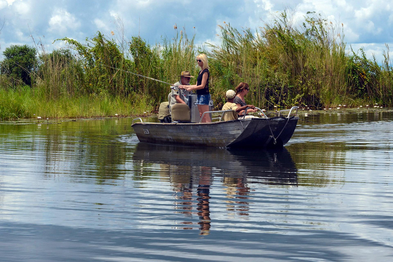 Cataratas Victoria: safari de pesca del tigre en el río Chobe con almuerzoCataratas Victoria: safari de pesca del tigre en el río Chobe con almuerzo incluido