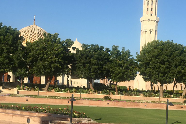 Mascate : Location de voiture et de chauffeur à Oman pour une journée entière