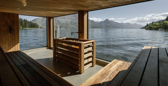 Queenstown: Floating Sauna Experience on Lake Whakatipu