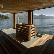 Queenstown: Floating Sauna Experience on Lake Whakatipu