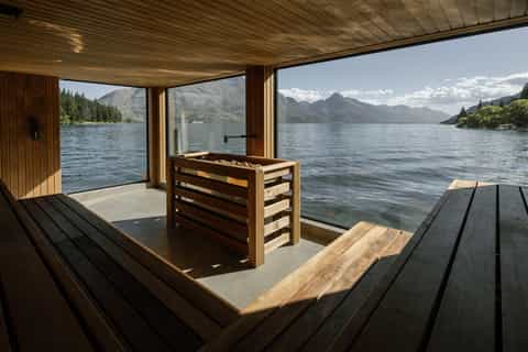 Queenstown: Floating Sauna Experience on Lake Whakatipu - Image 3
