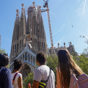 Barcelona: Fast-Track Sagrada Familia and Towers Guided Tour