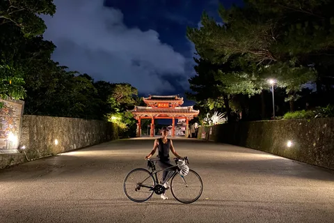 Okinawa: Passeio de bicicleta à tarde com guia local