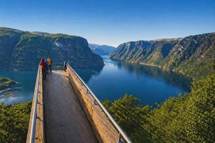 Stegastein-SkyWalk-Tour – Malerischer Fjordblick. Foto: GetYourGuide