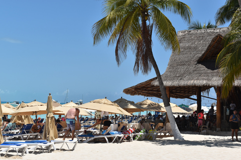 Isla Mujeres: Passeio de Catamarã Só Adultos, Bar Aberto e SnorkelExcursão a partir de Playa del Carmen