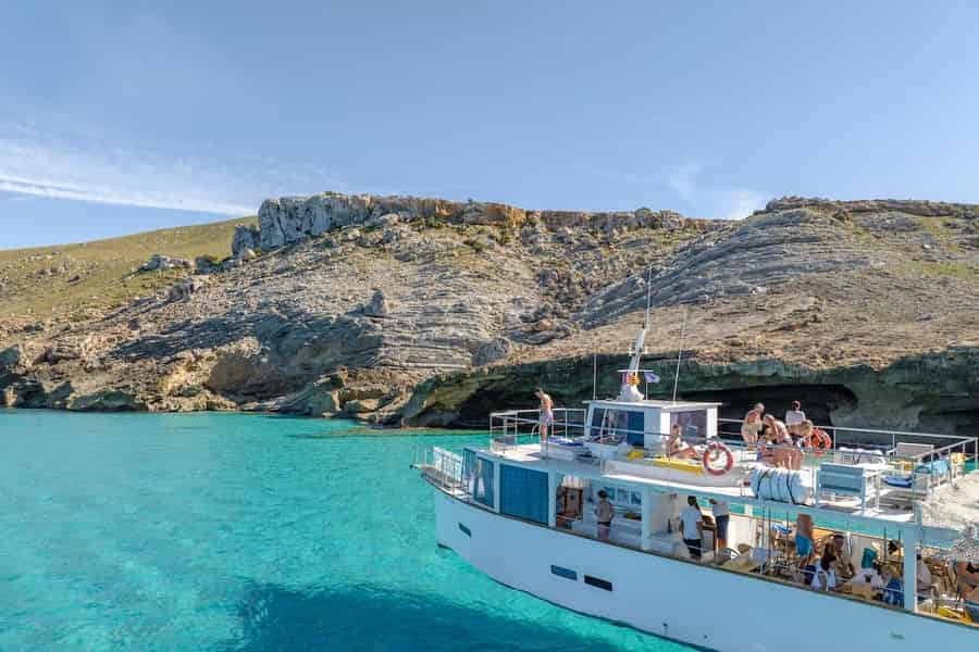 Bootsausflug mit Getränken und Essen. Foto: GetYourGuide