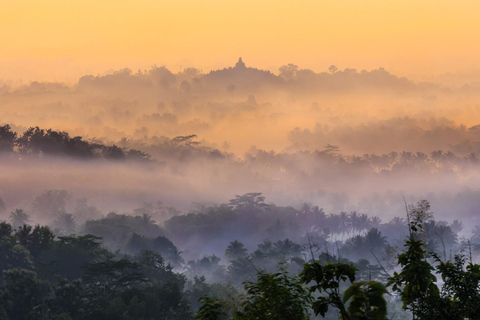 yogyakarta: borobudur zonsopgang en prambanan tempel