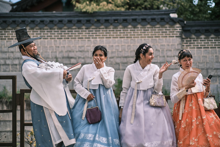 Seoul: UNESCO Palace History Tour, Photos & Optional Hanbok