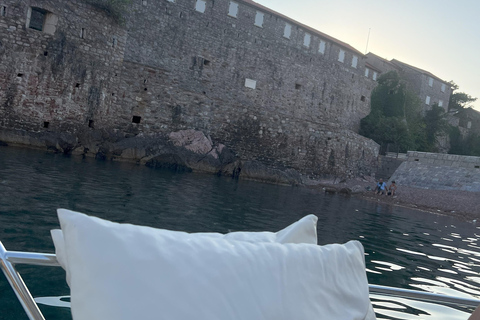 Da Podgorica: trasferimento a Budva e gita in barca a St Stefan