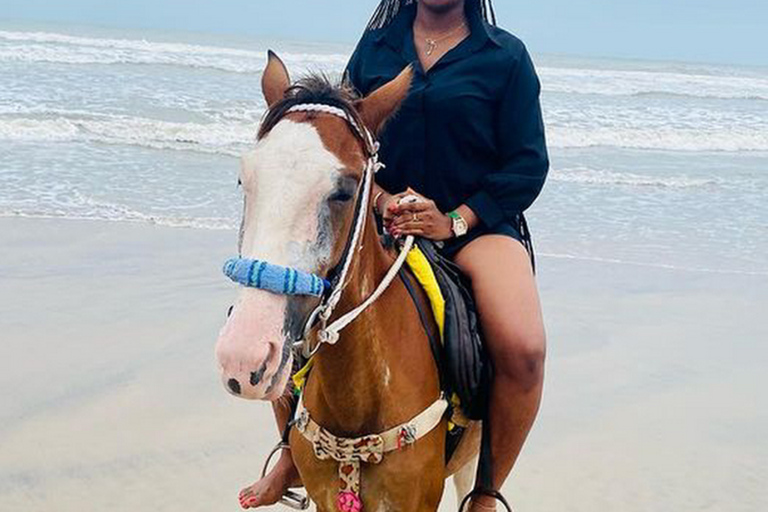 Accra: Sunsets, Famous Beaches & Bars Tour with a Free Drink