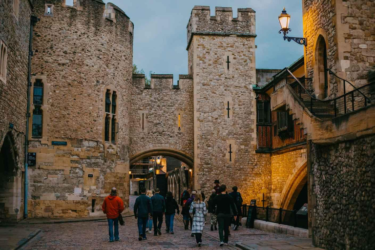 Private Tower of London Tour: Early Crown Jewels Access