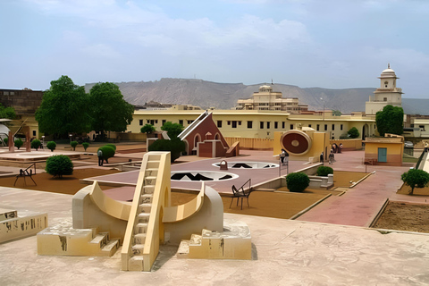 Jaipur: Private Full Day City Tour with Guide & 5* Lunch Jaipur: Full-Day Sightseeing Tour By Car with Guide
